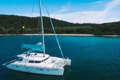 แล่นเรือใบ "Blue Odyssey"