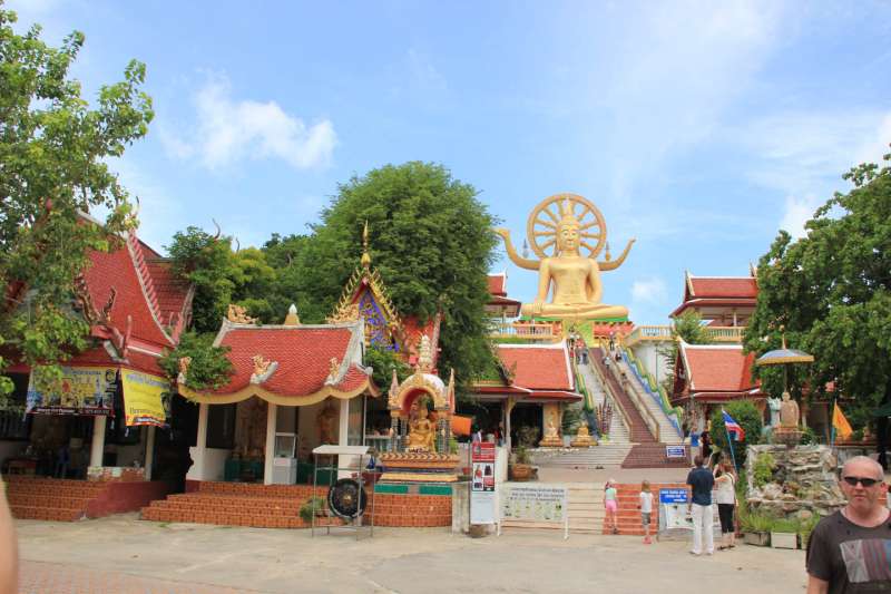 ";
Grand Bouddha (Wat Phra Yai)