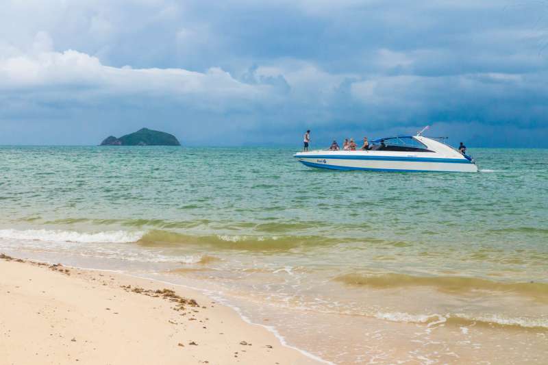 Excursion en bateau rapide vers notre site de plongée avec tuba autour de Koh Wao