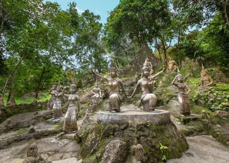 ";
Geheimer Buddha-Garten & Bergrücken