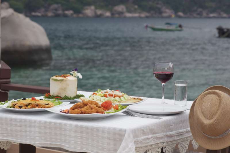 Arrivée à Koh Nang Yuan. Enregistrement à l'hôtel. Temps libre. Dîner au restaurant (en supplément).
