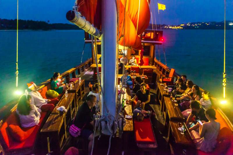 Buffet dîner au coucher du soleil