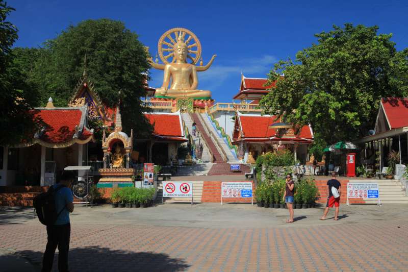 Großer Buddha und Wat Plai Laem
