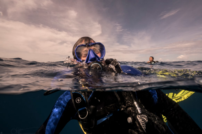 Surface interval & onboard lunch