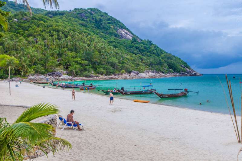 Flaschenstrand. Schwimmen und Entspannung