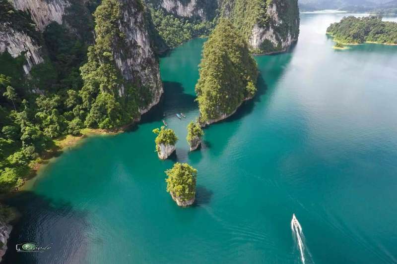 Excursion sur le lac avec une visite à Khao Sam Kier, nourrissage des poissons à la maison flottante Nang Prai. Grotte de Numtaru avec une rivière ou grotte Pha Kha Rung (selon la météo).