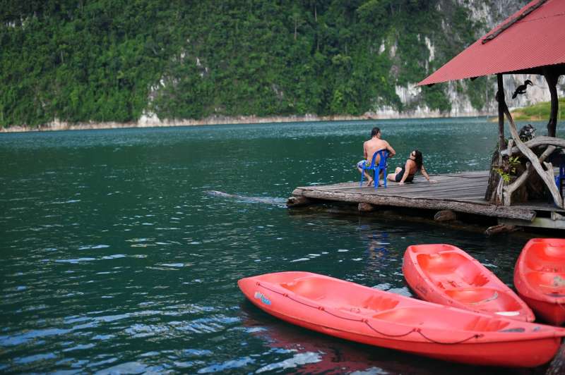 Plongez directement de la maison flottante dans l'eau, explorez les environs en kayak ou simplement détendez-vous.