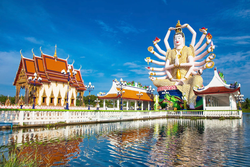 Wat Plai Laem