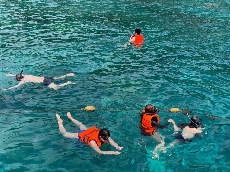 Snorkeling et paddle boards à Koh Tan