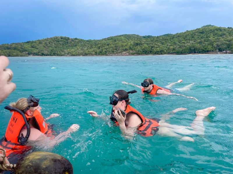 Plongée avec masque et tuba et natation