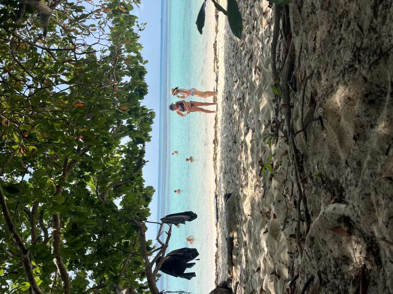 Arrêt à la plage sur Koh Tan et déjeuner