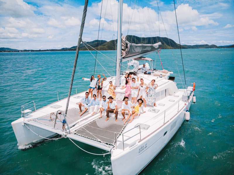 Départ en catamaran