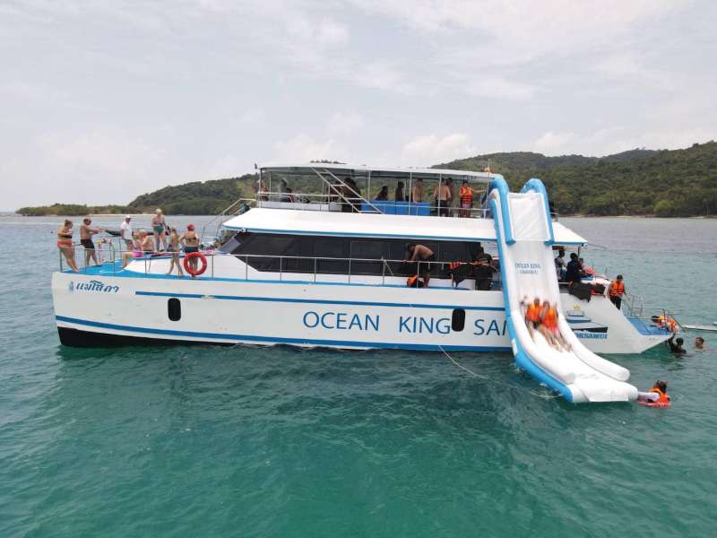 Arrivée à Koh Tan pour la plongée avec tuba, le kayak, le paddle et la glissade.