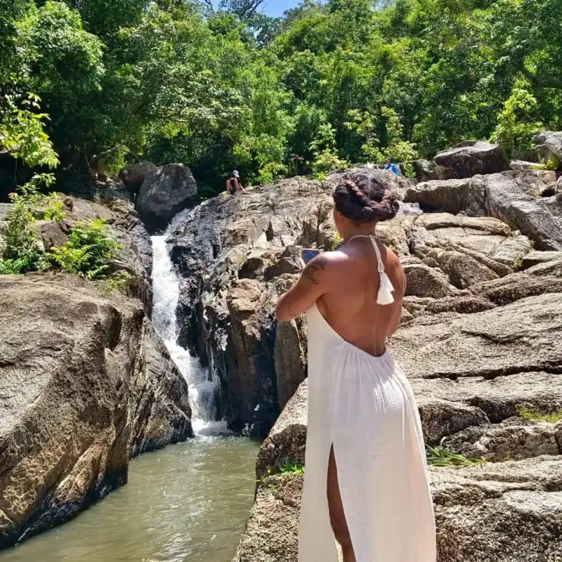 Exploration de la jungle et de la cascade