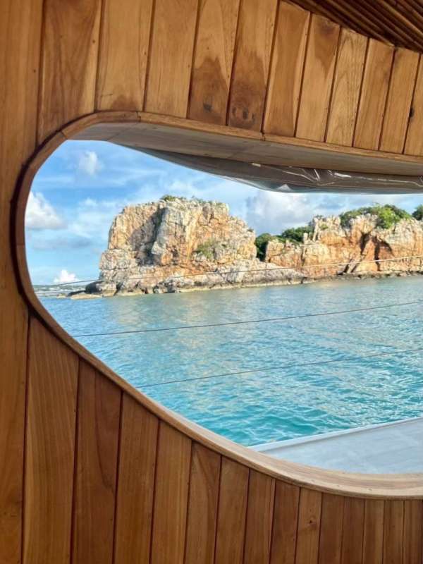 Cruise along northern coastline