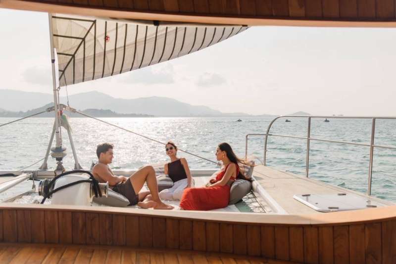 Enjoy the midday around Koh Som