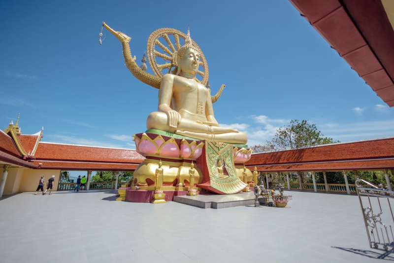 ";
Wat Phra Yai (Tempel des Großen Buddha)