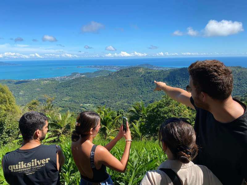 ";
Dschungel-Aussichtspunkt mit Blick auf Koh Phangan