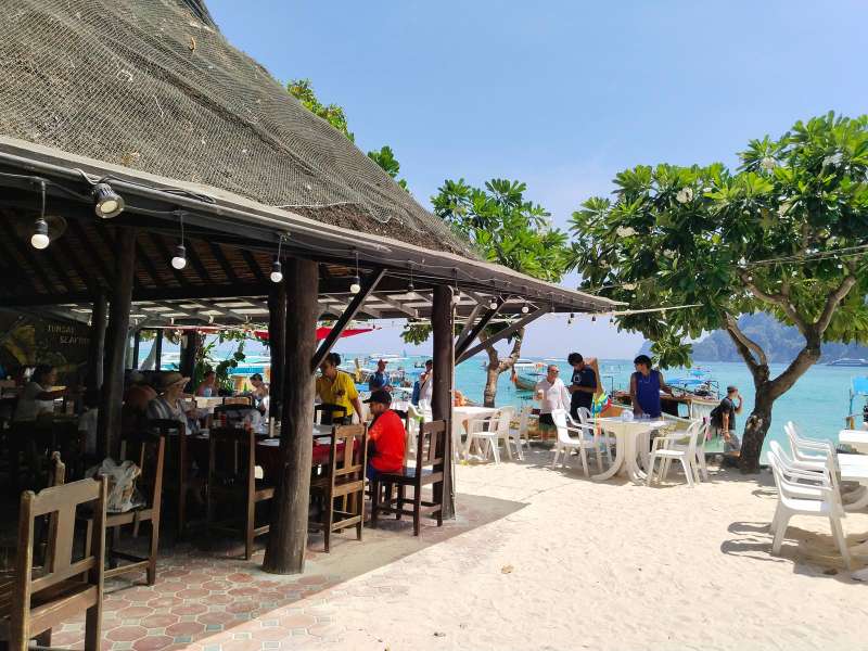Délicieux déjeuner thaïlandais à Phi Phi Don
