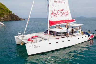 Catamaran à voile "Vela"