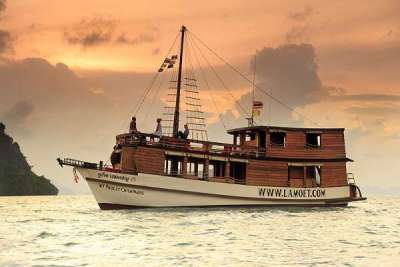 La Moet Junk Boat